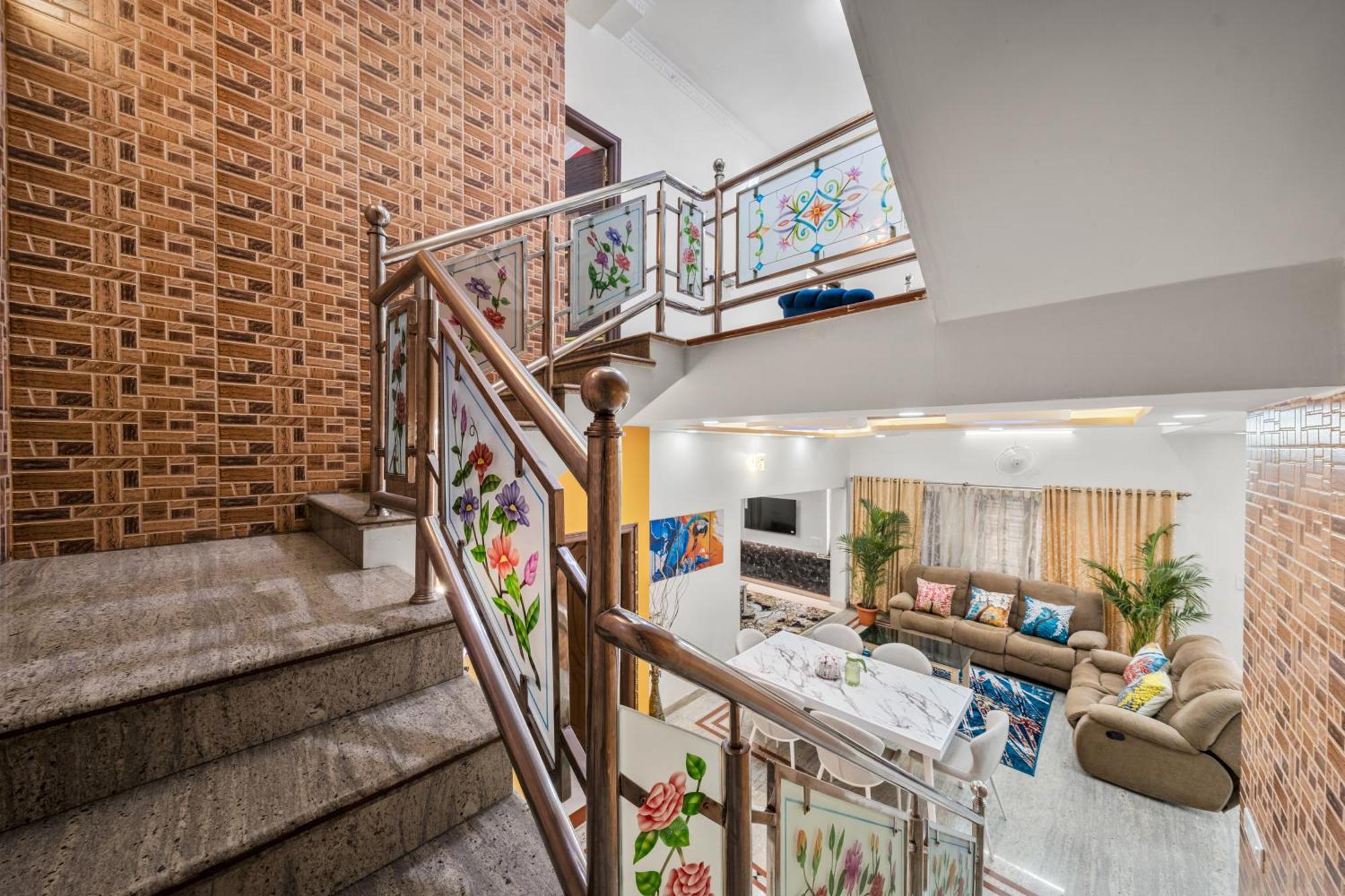 Splendor Lux 5 Bhk By Susan Villa