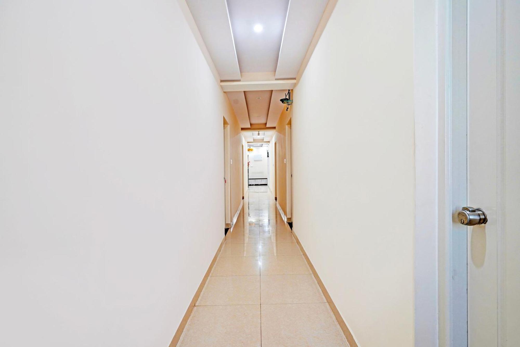 Super Collection O Niladri Road Hotel Bangalore