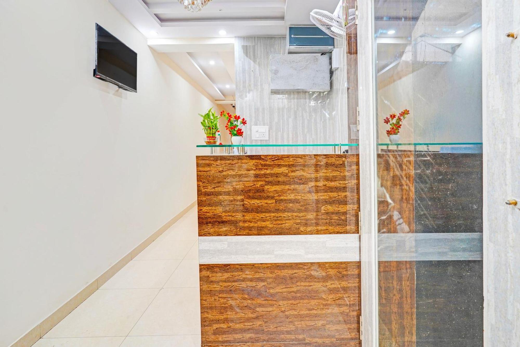 Super Collection O Niladri Road Hotel