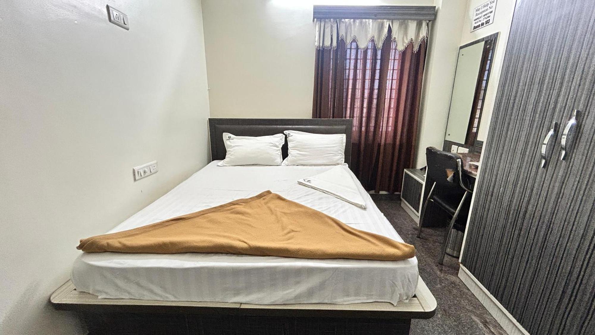 Aradhya Palace Yeshwantpur Hotel