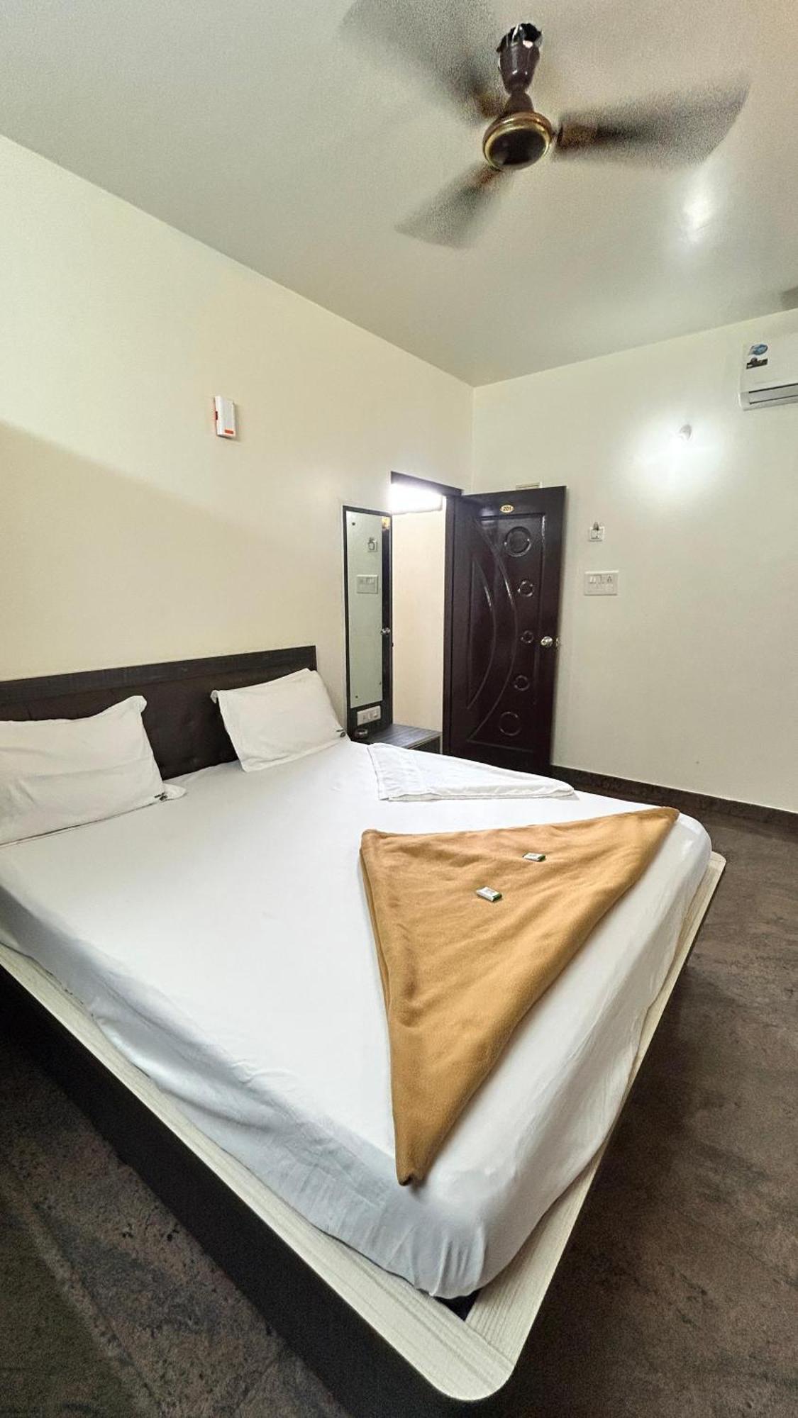 Aradhya Palace Yeshwantpur Hotel 3*