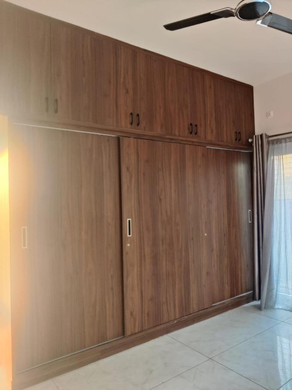Isiri Service Apartment *