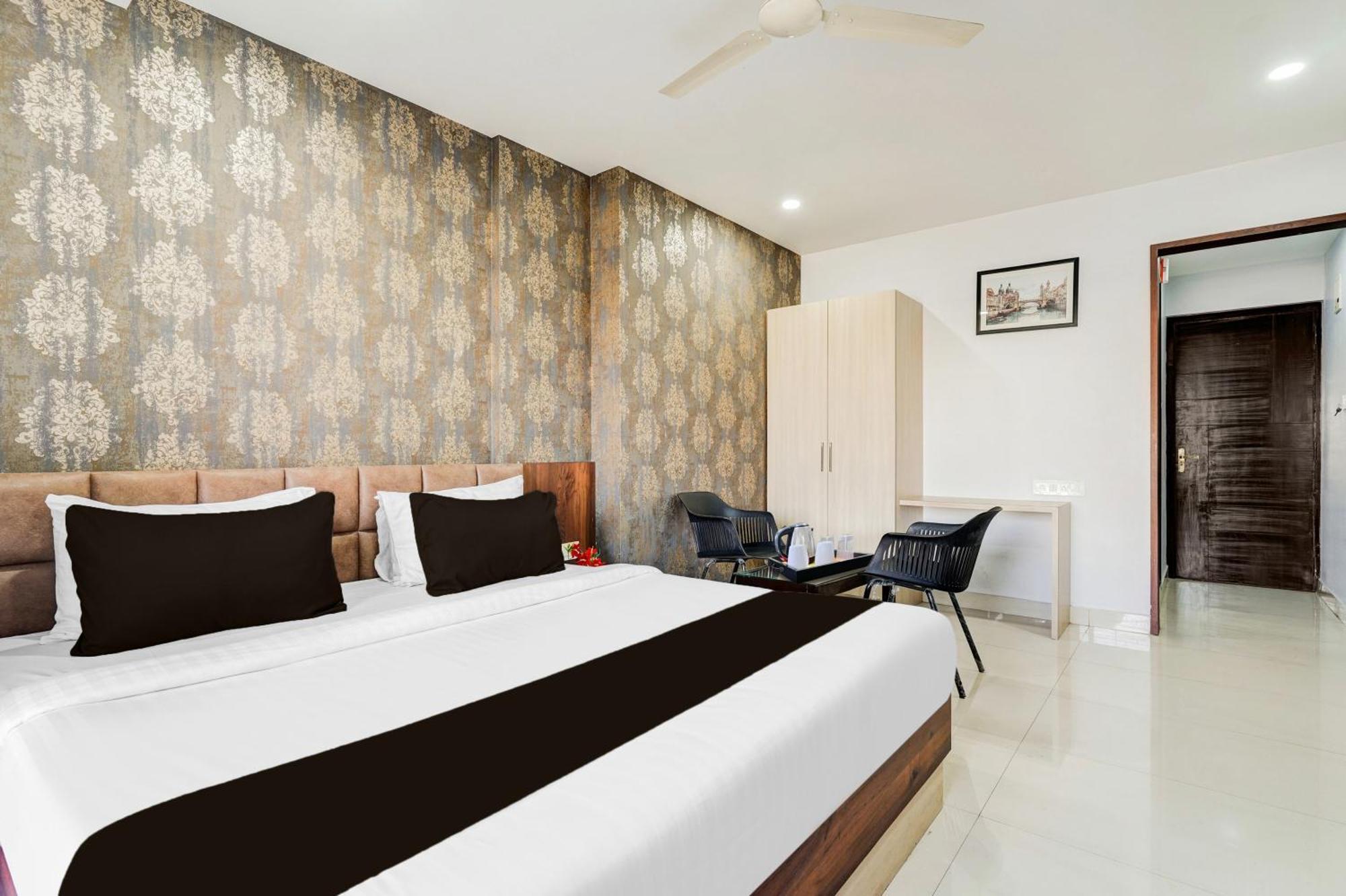 Hotel Super Townhouse Oak Dlf Newtown 3*
