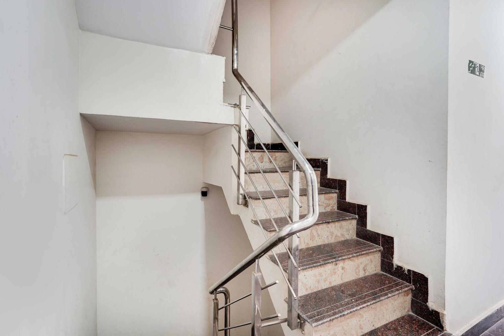 Super O Airport Road Hotel 3*