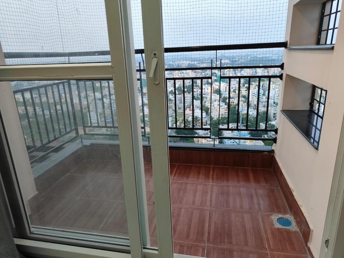 Spacious 3 Bhk Inhigher Flr With Sunset, View *