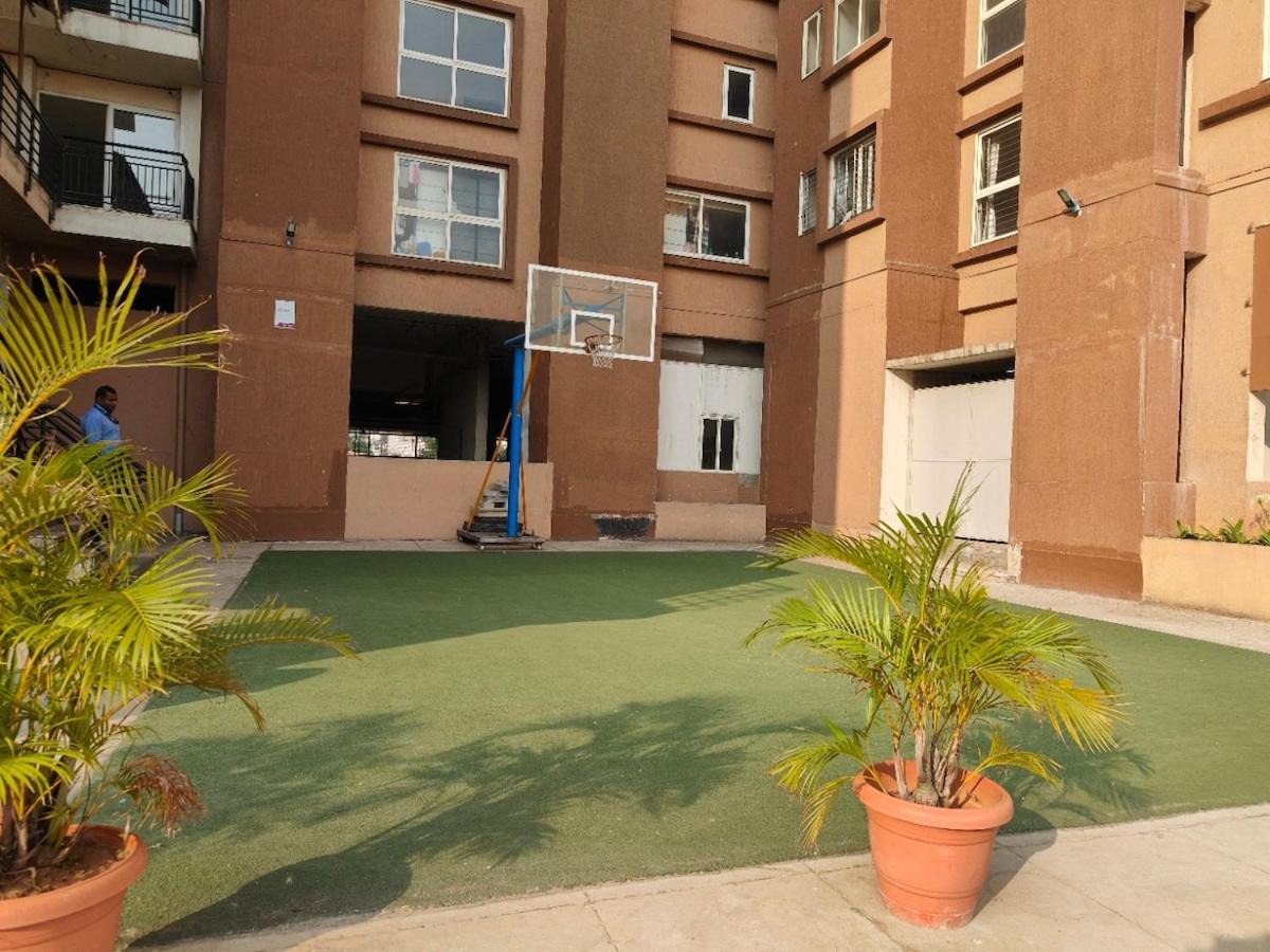 Spacious 3 Bhk Inhigher Flr With Sunset, View Apartment *