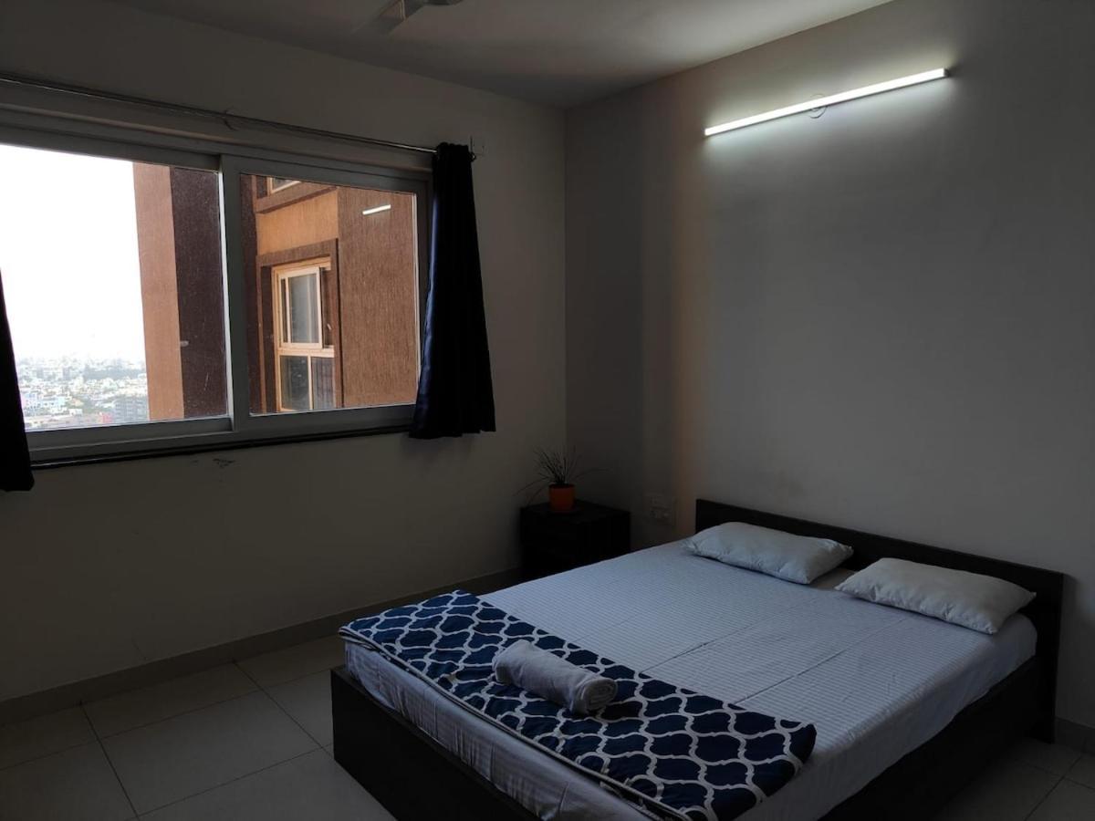 Spacious 3 Bhk Inhigher Flr With Sunset, View Apartment *