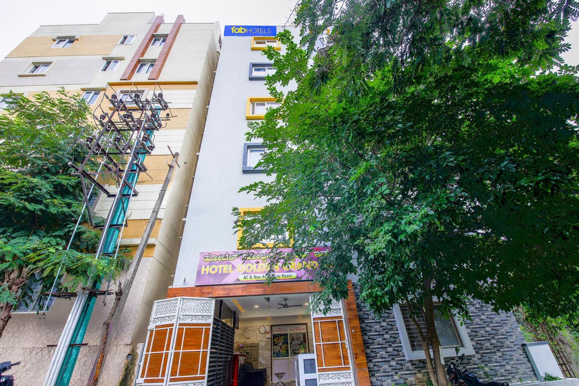 Hotel Fabhotel Golden Grand - Global Village