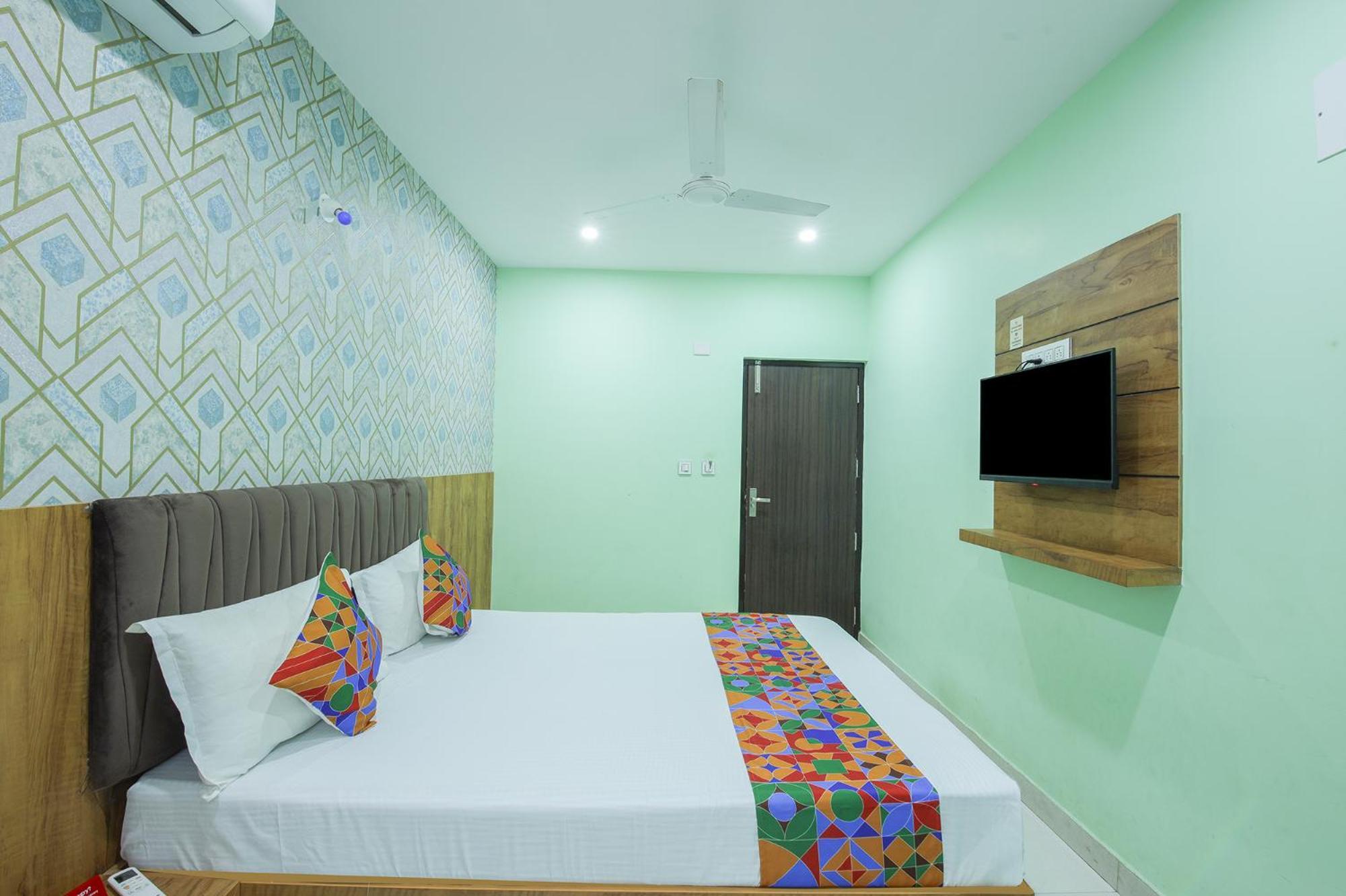 Fabexpress Golden Comforts Hotel