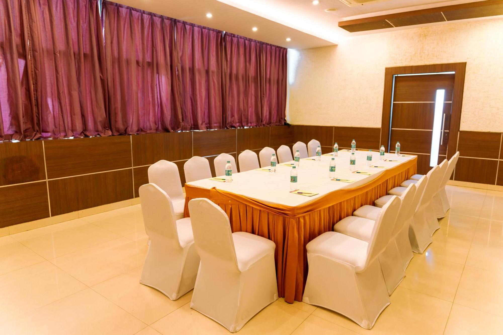 Hotel Bisque Magaji Orchid - Near Majestic Railway Station