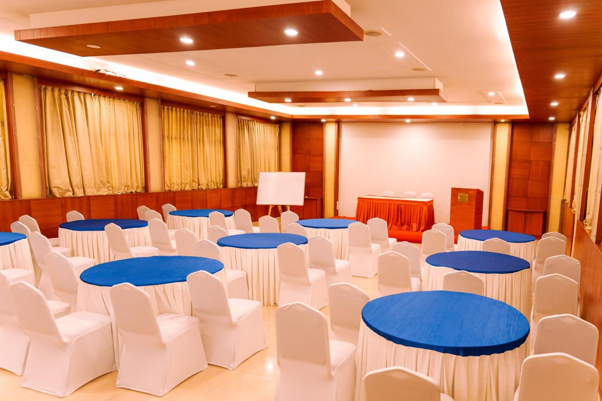 Hotel Bisque Magaji Orchid - Near Majestic Railway Station