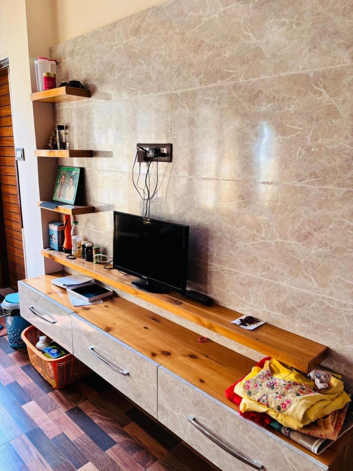 Radha Apartment *