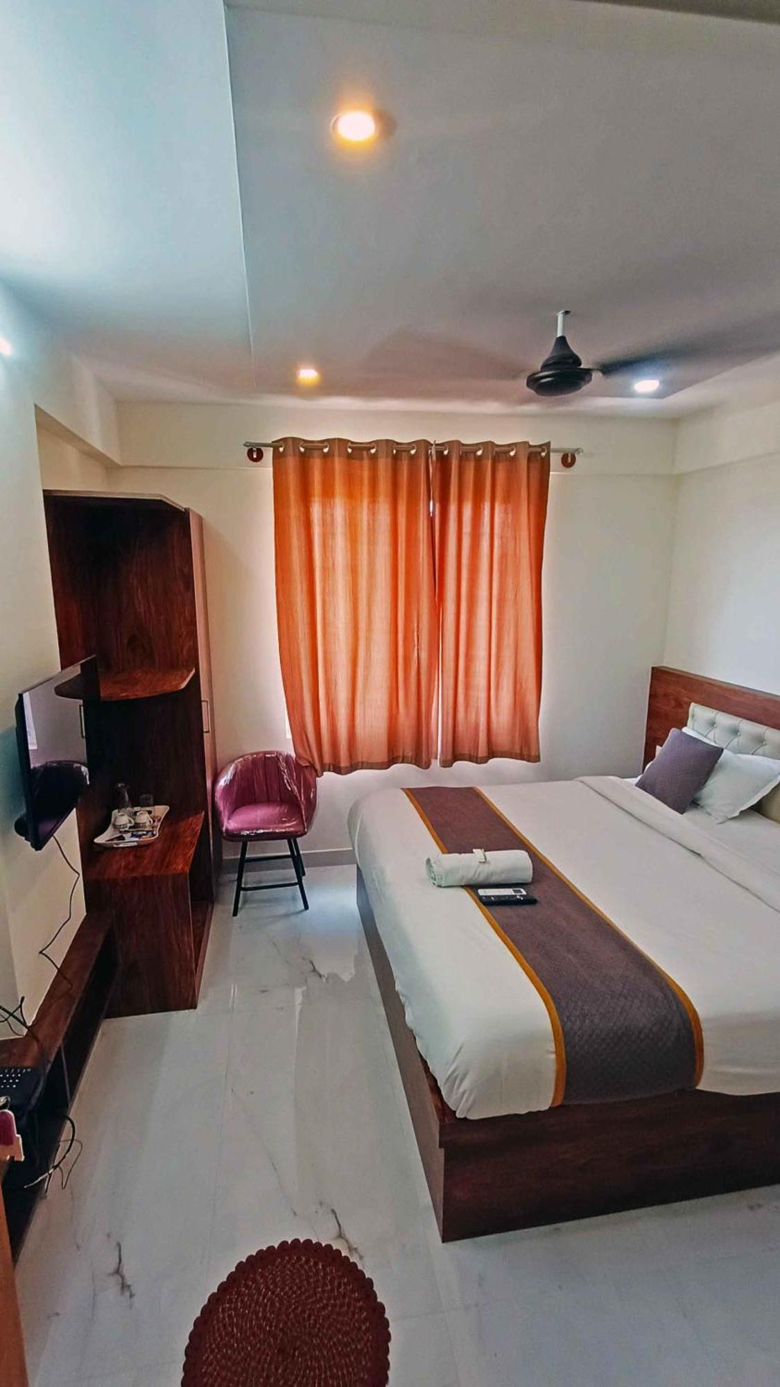 Orchid Bloom Hotel 2*