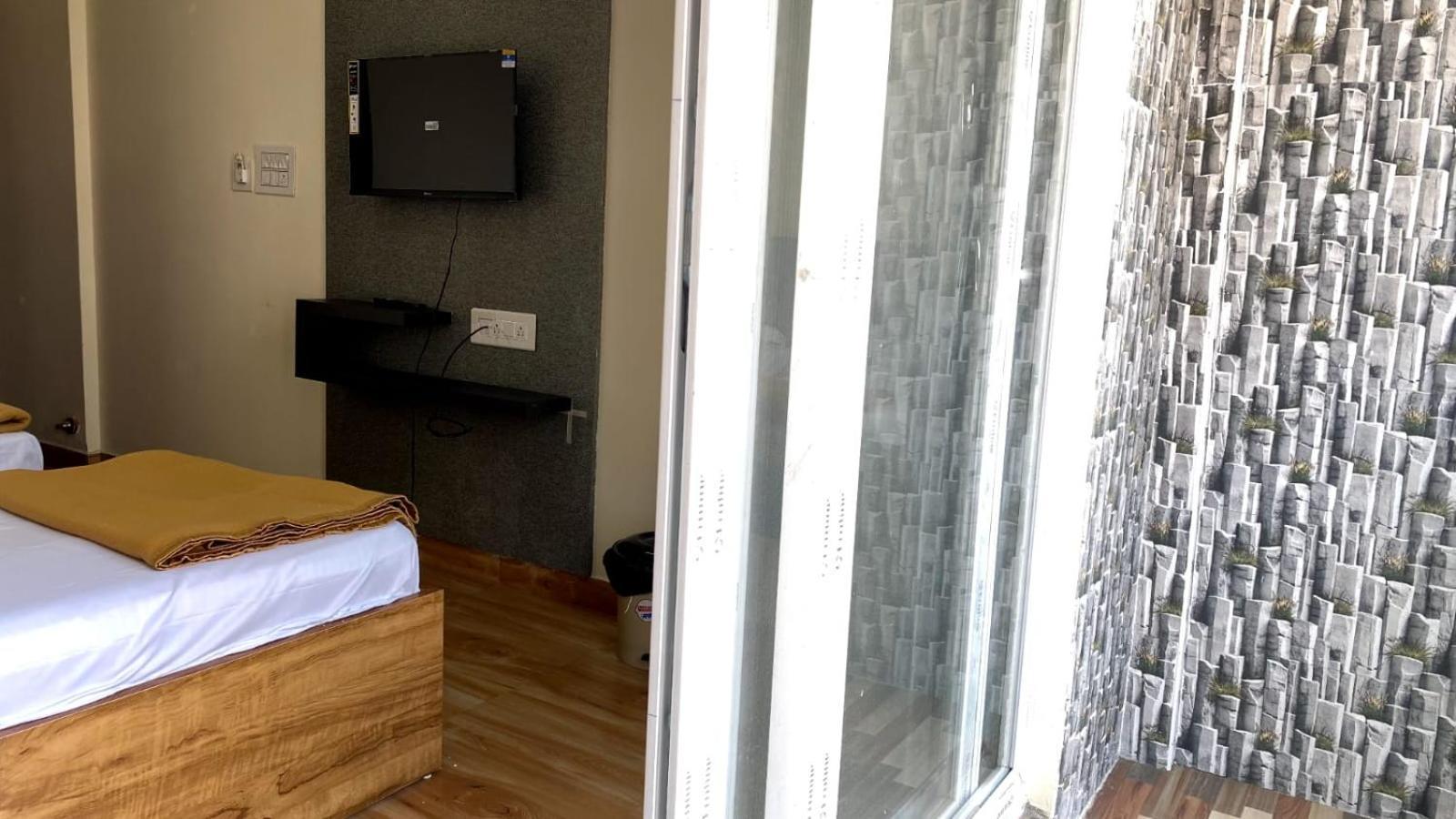 Hotel Octave Hkp Residency