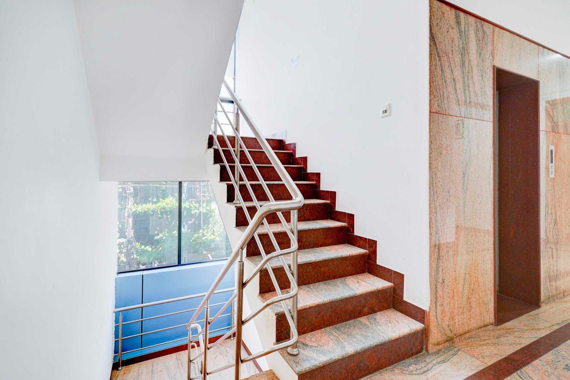 Collection O Indiranagar Hotel