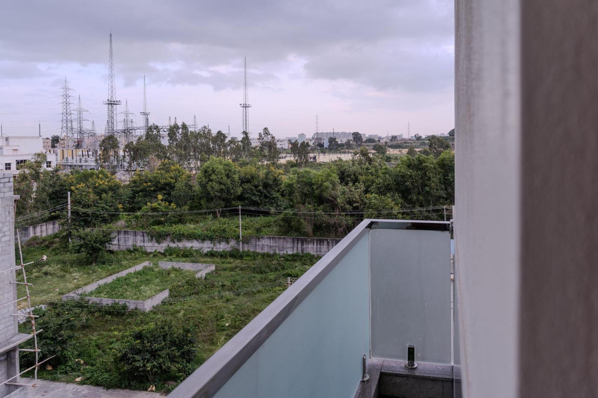 Modern With Balcony - Electronic Apartment