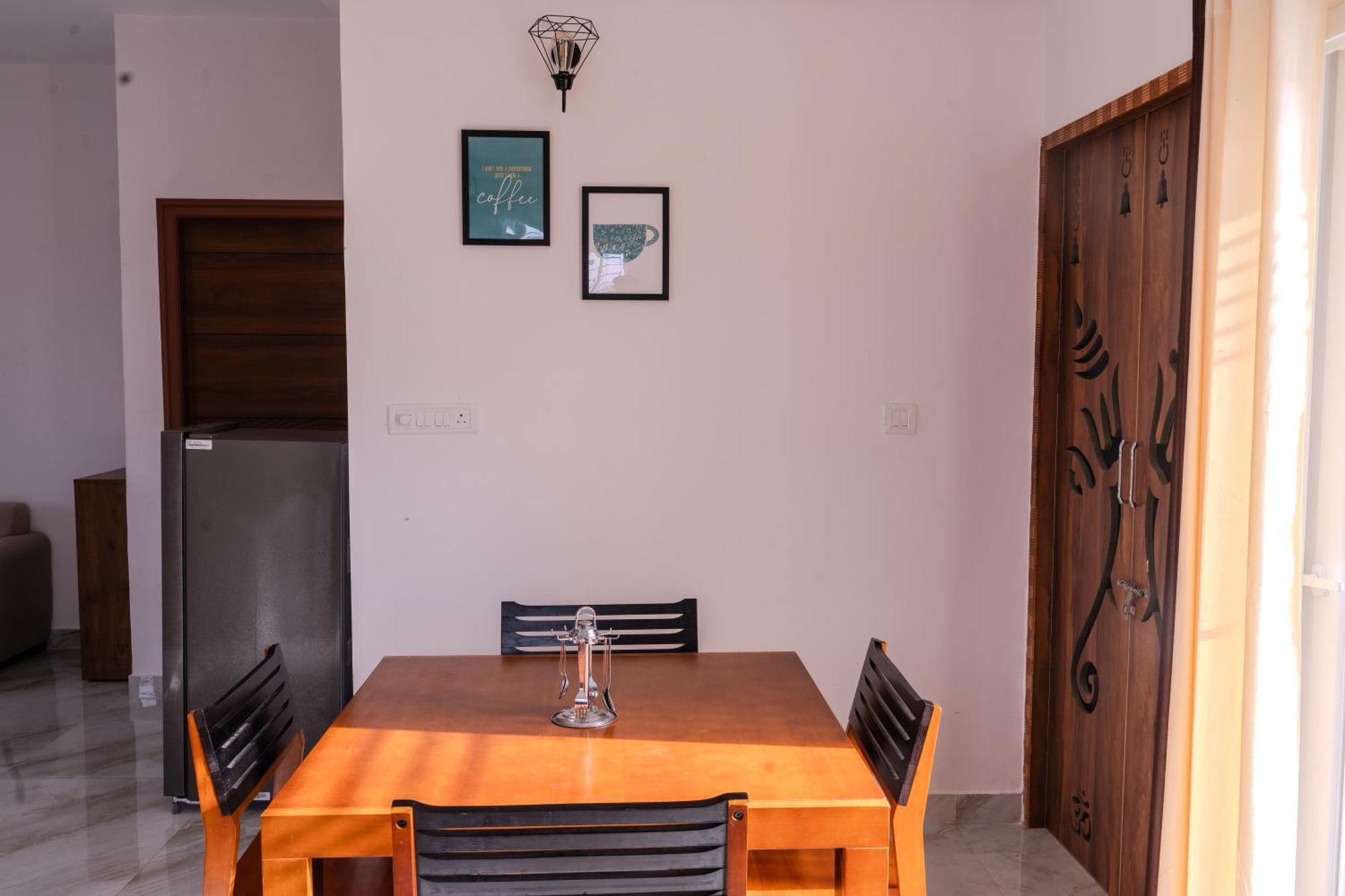 Modern With Balcony - Electronic Apartment *