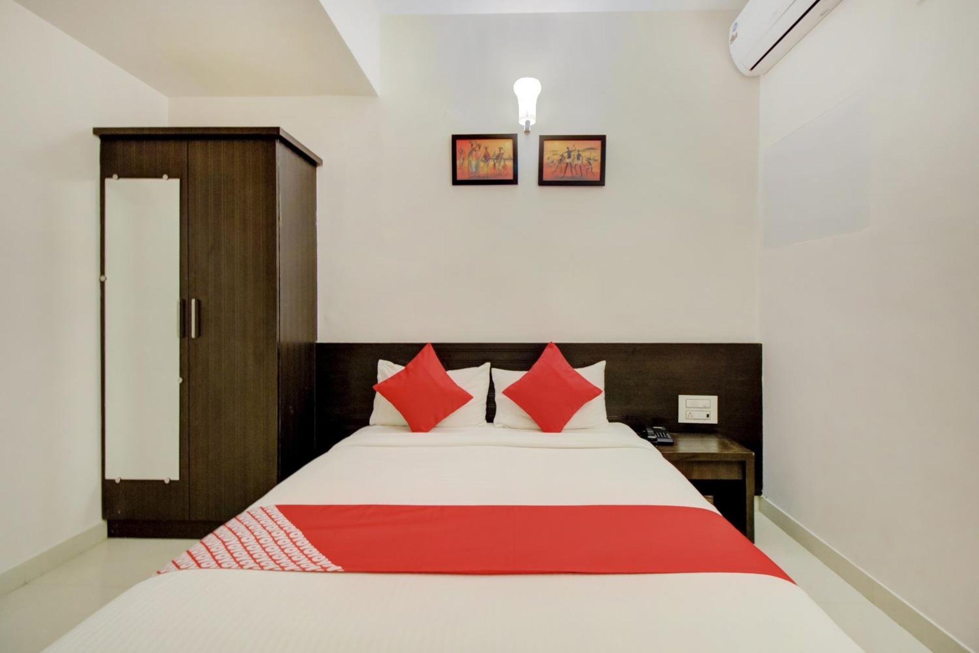 Hotel O N D S Comforts *