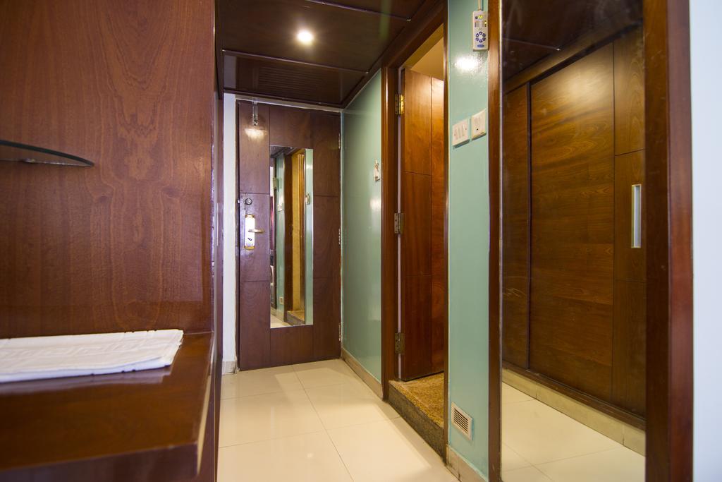 Oyo Indiranagar 210 Hotel Bangalore