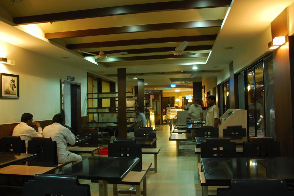 Hotel Kamat's Lalbagh *