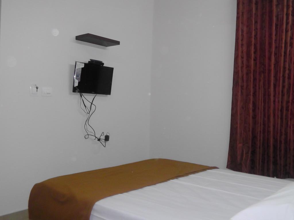 Everest Comforts Hotel