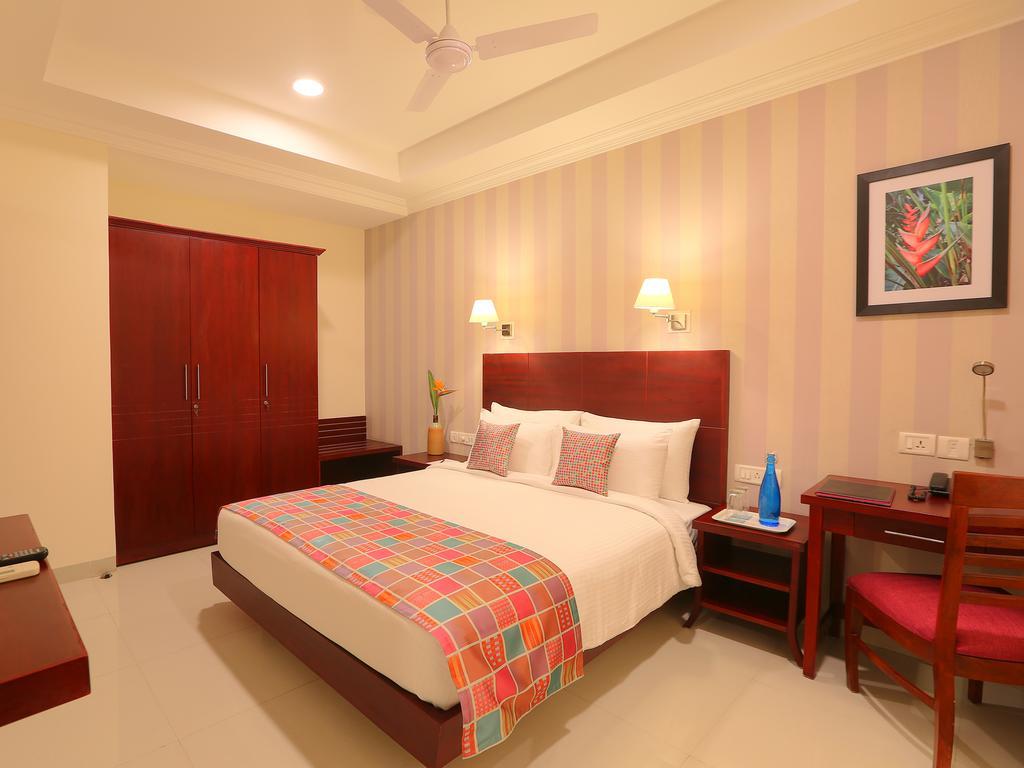 Hotel Lilac 3rd Block 3*