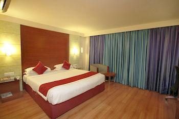 Oyo Premium Cunningham Road Hotel 3*