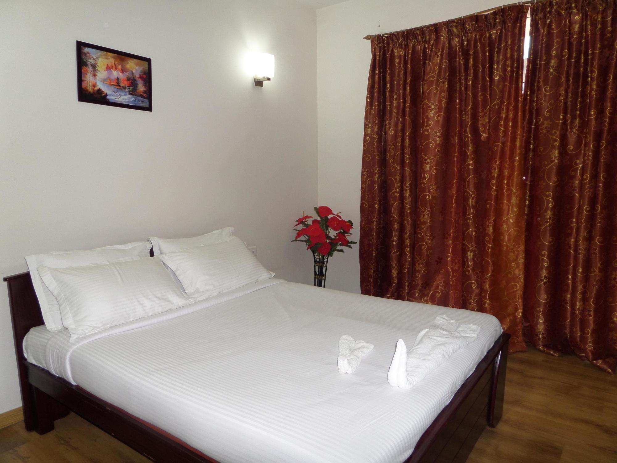 Hotel The Den,
