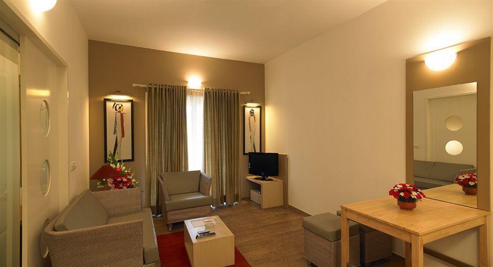 Hotel Amc Comforts 3*