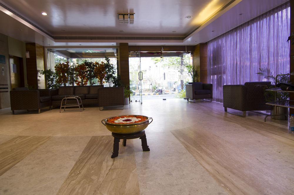 Hotel Oyo Indiranagar 210 Bangalore