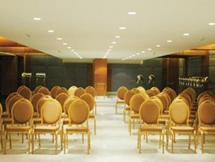 Shravanthi Sarovar Portico 4*