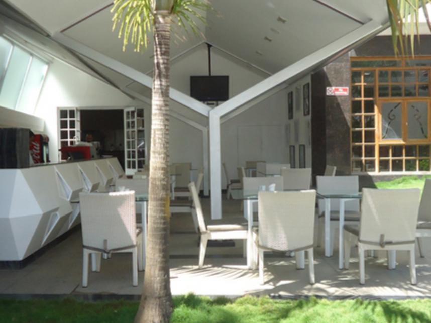 Highgates Hotel