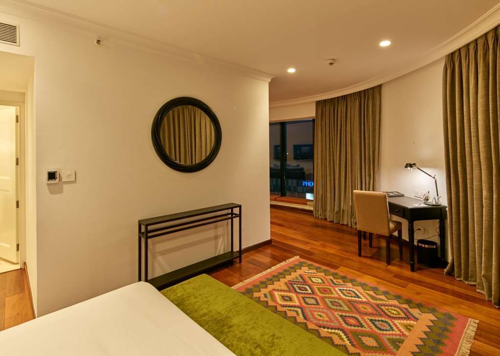 The Waverly Hotel & Residences Hotel