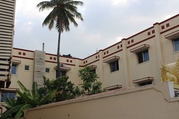 Stayeasy Majestic 2* Bangalore