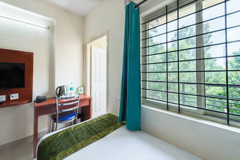 Treebo Ample Premium Hotel 3*