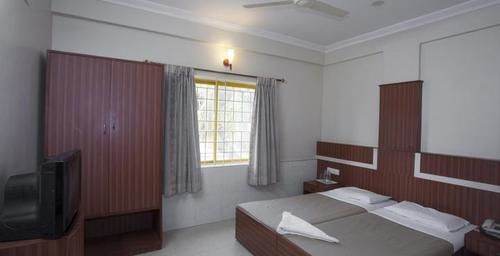 Oyo 9633 Srinidhi Residency Hotel