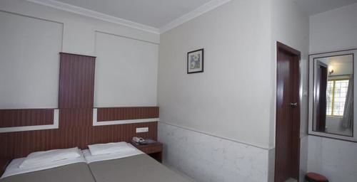 Oyo 9633 Srinidhi Residency Hotel 2*