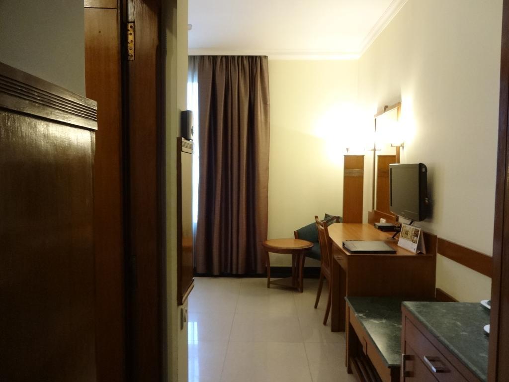 J P Cordial Hotel 3*