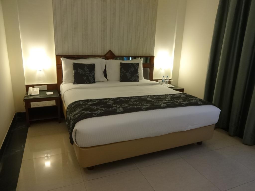 J P Cordial Hotel