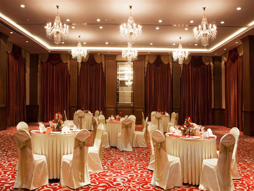 The The Grand Magrath 4* Bangalore