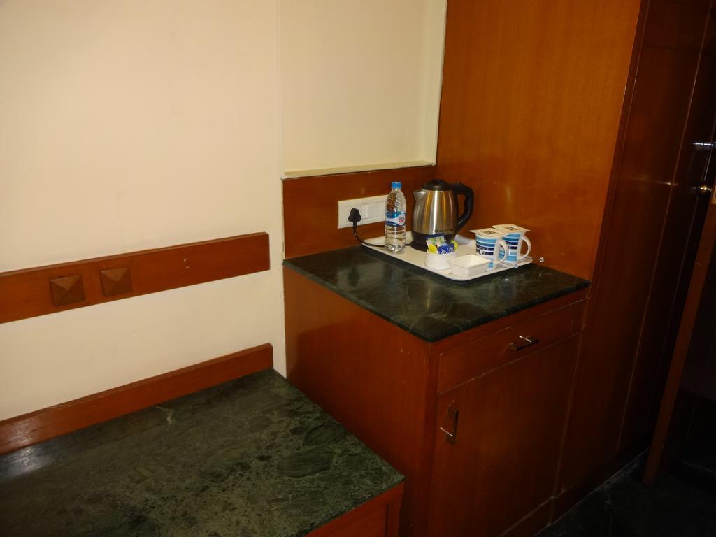 J P Cordial Hotel