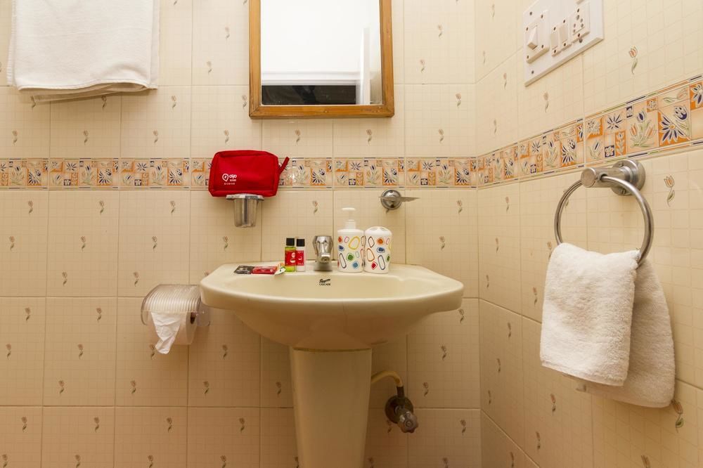 Capital O 333 Crystal Homes Hotel 3*