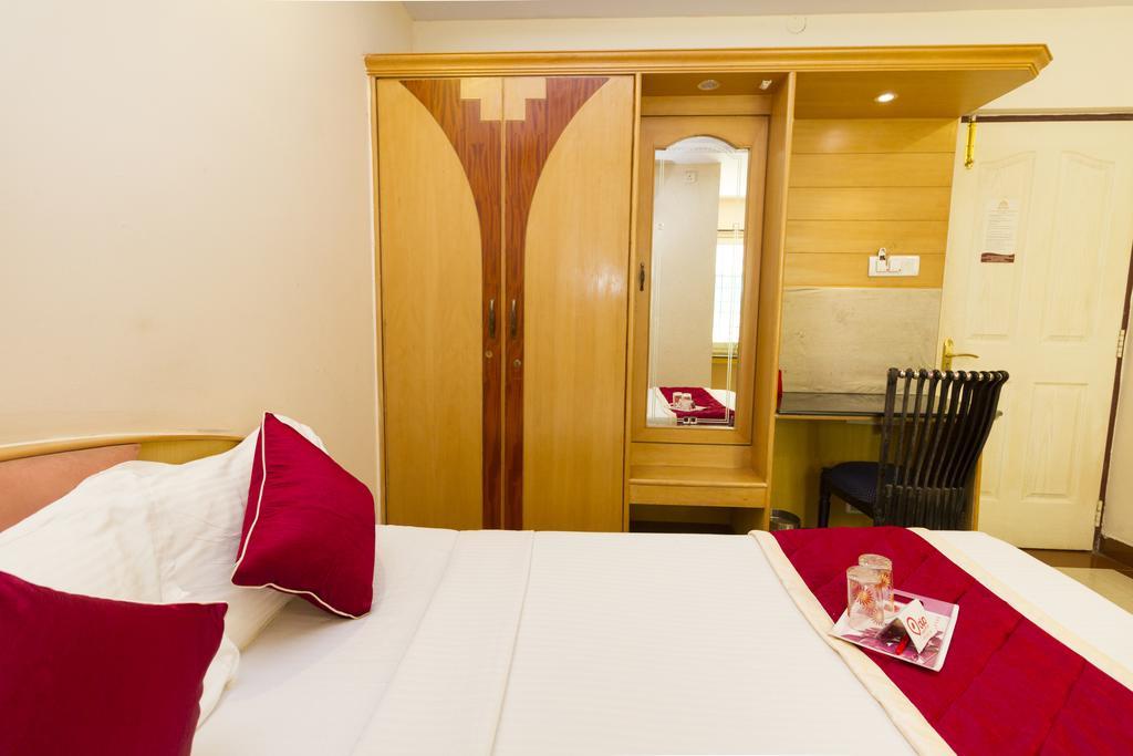 Hotel Oyo 374 Near Fortis Hospital 3*