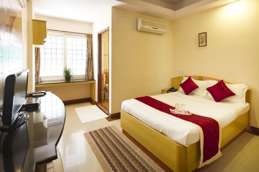 Hotel Oyo 374 Near Fortis Hospital
