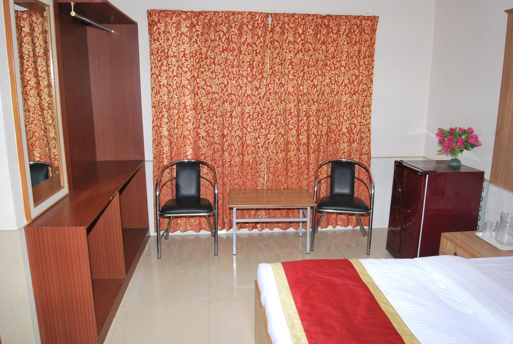 Oyo 9633 Srinidhi Residency 2*