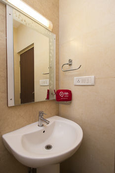 Oyo 437 Vastav Comforts Hotel
