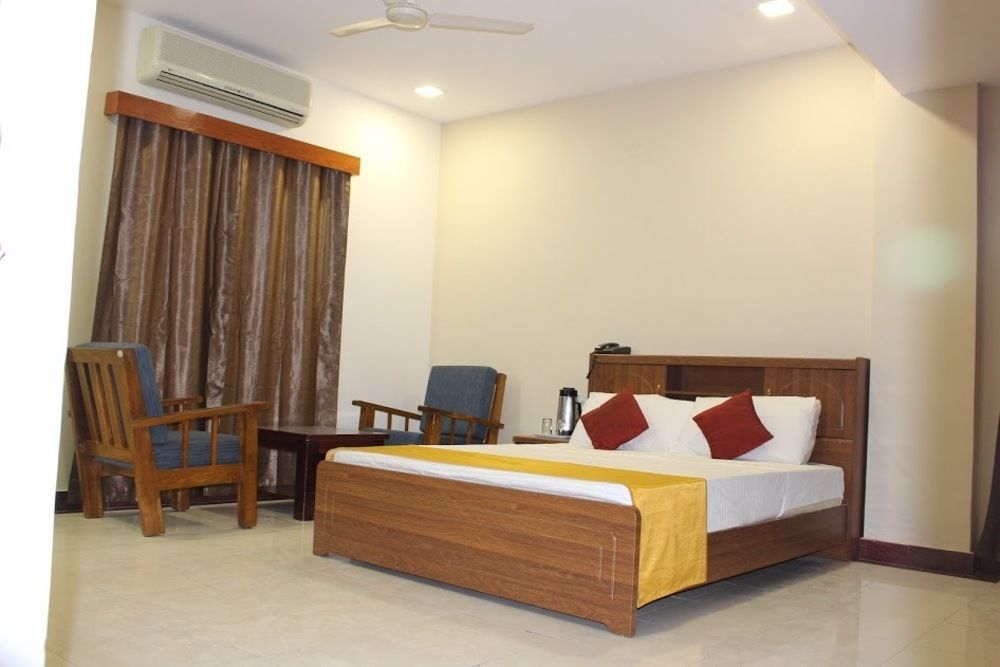 Stayeasy Majestic Hotel 2*