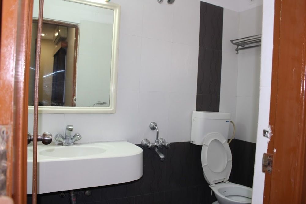 Stayeasy Majestic Hotel Bangalore
