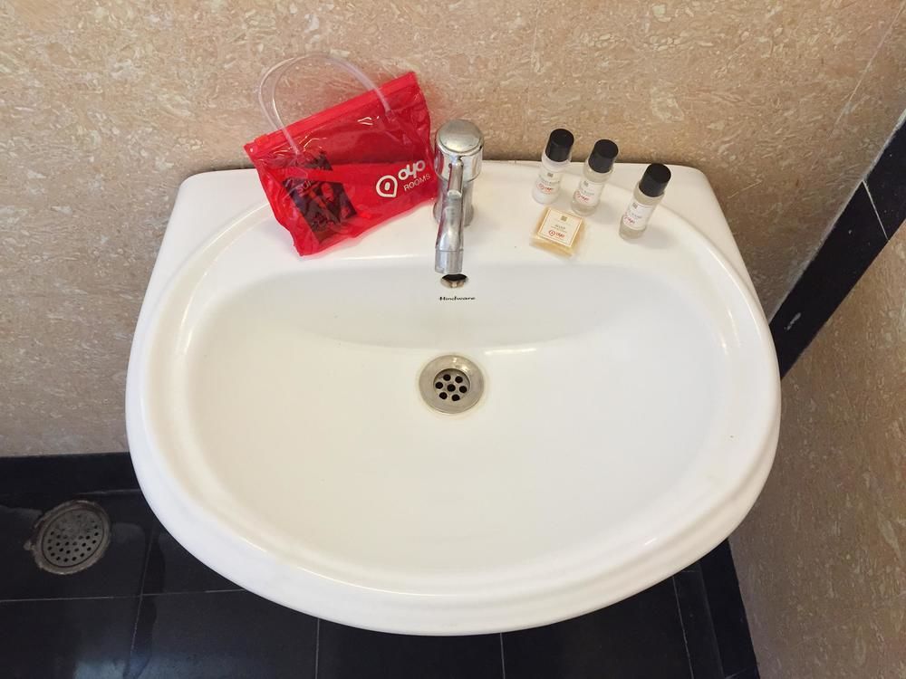 Oyo 29638 Gmr 18 Hotel
