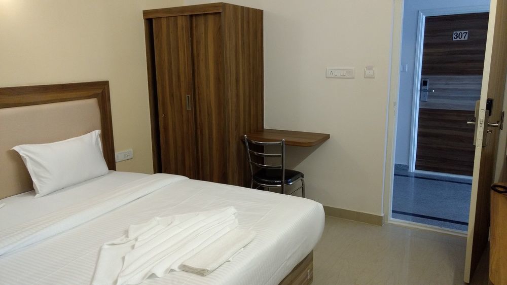 Fabexpress Hibiscus Suites Hebbal 3*